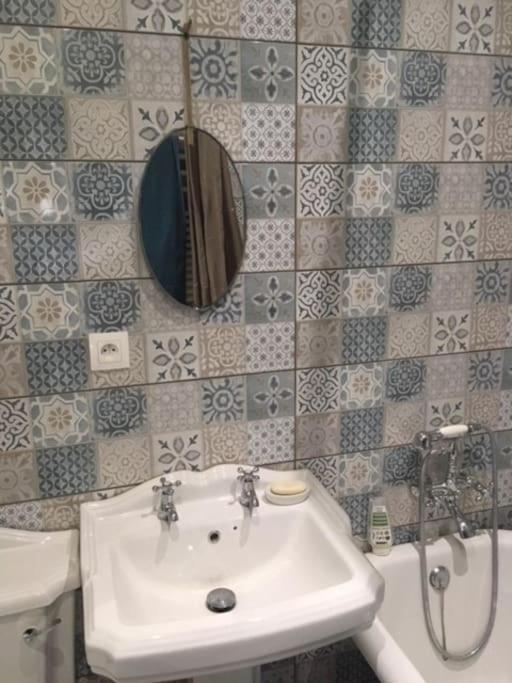 L'Appartement Du Voisin D'Hugo Besançon Zewnętrze zdjęcie